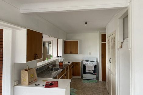 Photo of property in 3/69 Royal View Road, Te Atatu South, Auckland, 0610