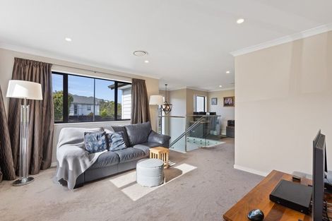 Photo of property in 39 Syd Grant Crescent, Orewa, 0931
