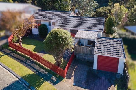 Photo of property in 15 Woolwich Close, Whitby, Porirua, 5024