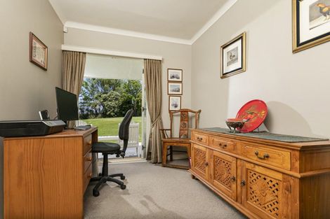 Photo of property in 21 Koraha Road, Kumeu, 0892