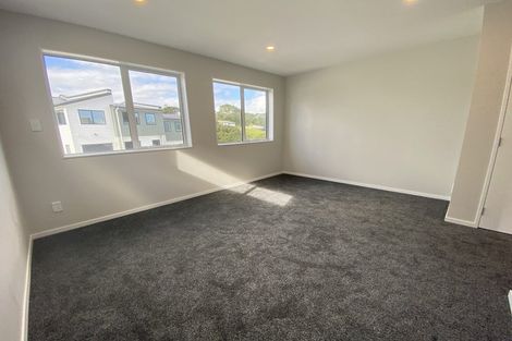 Photo of property in 35 Kaimai Avenue, Massey, Auckland, 0614