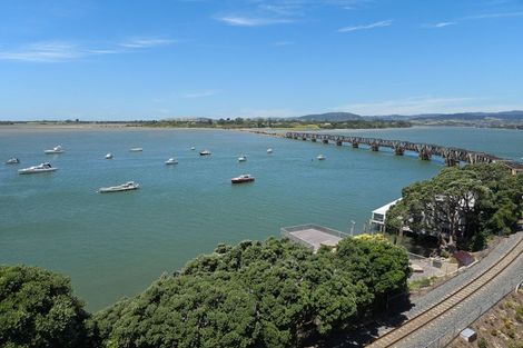 Photo of property in 72 Devonport Road, Tauranga, 3110