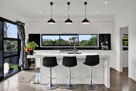 Photo of property in 23 Links Drive, Waiwhakaiho, New Plymouth, 4312