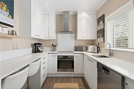 Photo of property in Kingsgate Flats, 10 Austin Street, Mount Victoria, Wellington, 6011