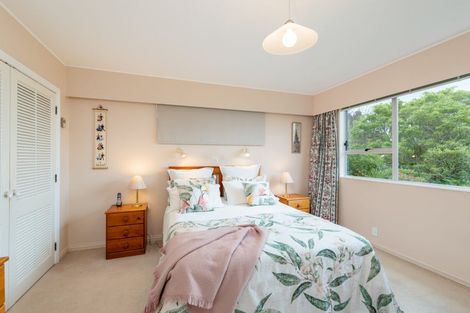 Photo of property in 5 Ardal Grove, Tirohanga, Lower Hutt, 5010
