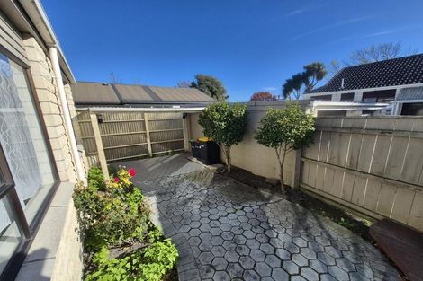 Photo of property in 2/92 North Avon Road, Richmond, Christchurch, 8013