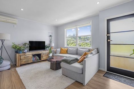 Photo of property in 113a Newlands Road, Newlands, Wellington, 6037