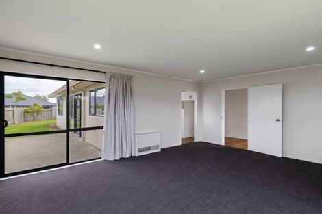 Photo of property in 21 Logan Way, Kelvin Grove, Palmerston North, 4414