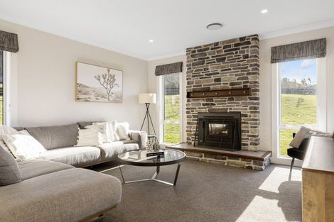 Photo of property in 7 Lochinvar Lane, Acacia Bay, Taupo, 3385