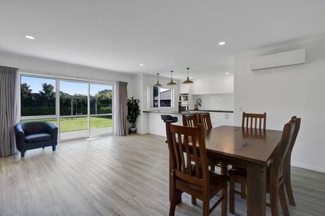 Photo of property in 12 Oakmont Crescent, Waiwhakaiho, New Plymouth, 4312