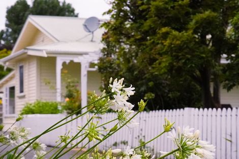 Photo of property in 10 Domain Road, Otaki, 5512