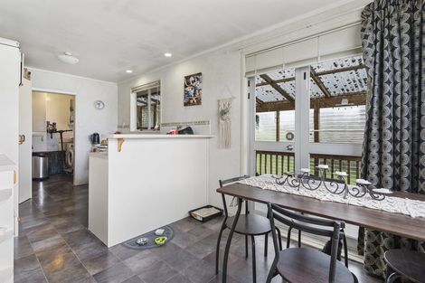 Photo of property in 17 Roick Parade, Glen Eden, Auckland, 0602