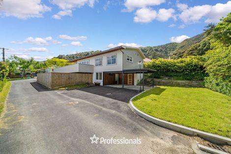 Photo of property in 215 Whites Line East, Waiwhetu, Lower Hutt, 5010