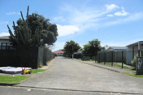 Photo of property in 5 Dungarvon Place, Clendon Park, Auckland, 2103