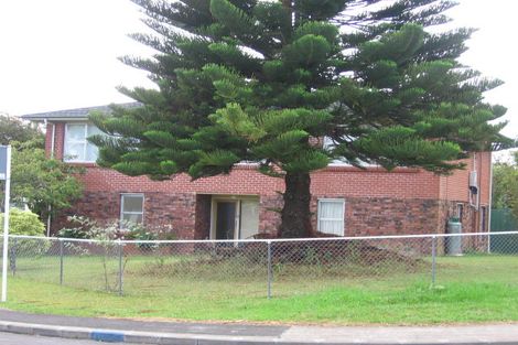 Photo of property in 58 Royal View Road, Te Atatu South, Auckland, 0610