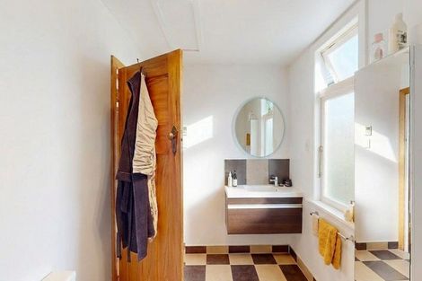 Photo of property in 9 Khandallah Road, Ngaio, Wellington, 6035