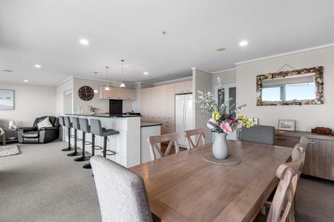 Photo of property in 72 Devonport Road, Tauranga, 3110