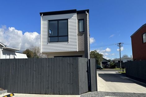Photo of property in 1/5 Hikurangi Street, Te Atatu Peninsula, Auckland, 0610