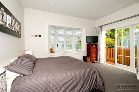 Photo of property in 1/3 Alma Road, Milford, Auckland, 0620