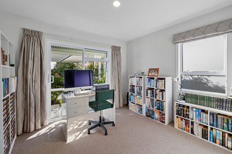 Photo of property in 14 Del Mar Place, Merrilands, New Plymouth, 4312