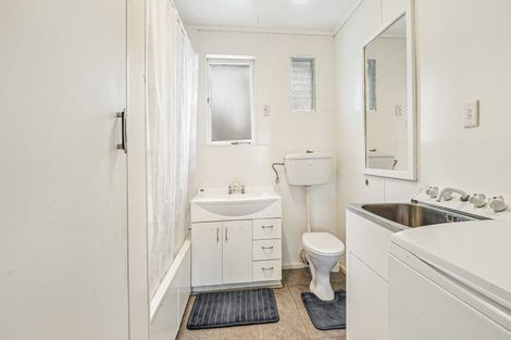 Photo of property in 59 Sylvan Crescent, Te Atatu South, Auckland, 0610