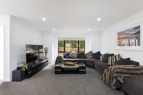 Photo of property in 13 Stubbs Place, Fairview Heights, Auckland, 0632