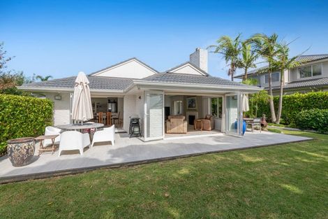 Photo of property in 11 Elgin Place, Red Beach, 0932
