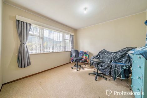 Photo of property in 33 Wellington Road, Wainuiomata, Lower Hutt, 5014