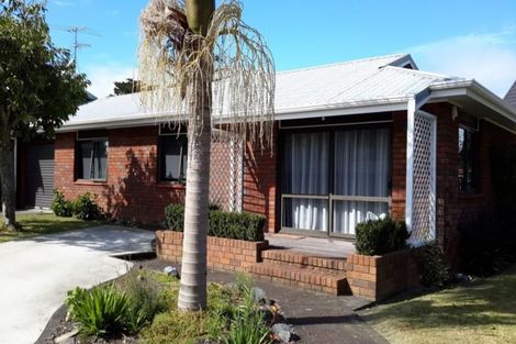 Photo of property in 1/70 Carnoustie Drive, Wattle Downs, Auckland, 2103