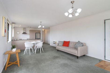 Photo of property in 2 Plumstead Rise, Glen Eden, Auckland, 0602