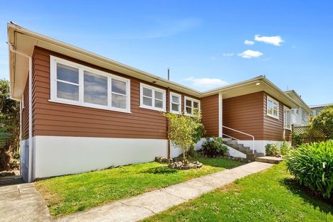 Photo of property in 6 Lane Crescent, Tawa, Wellington, 5028