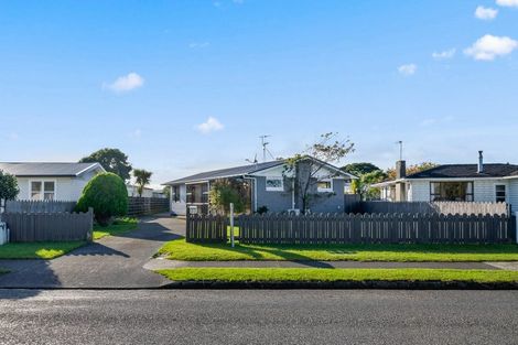 Photo of property in 23 Mazengarb Road, Paraparaumu Beach, Paraparaumu, 5032