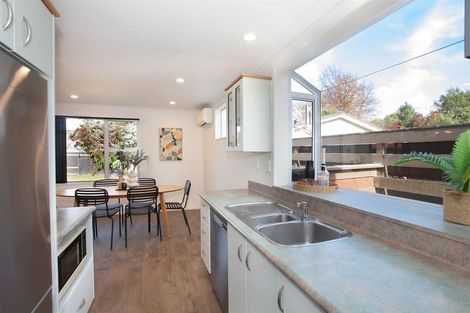 Photo of property in 12 Winston Avenue, Hokowhitu, Palmerston North, 4410