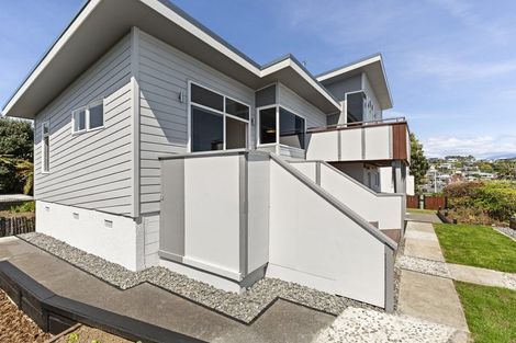 Photo of property in 9 Calvert Road, Moturoa, New Plymouth, 4310