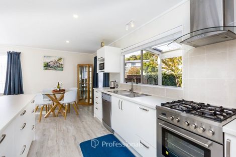 Photo of property in 17 Beryl Grove, Birchville, Upper Hutt, 5018