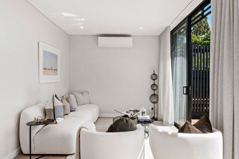 Photo of property in 21a Arahia Street, Northcote, Auckland, 0627