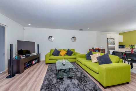 Photo of property in 29 Marinich Drive South, Ranui, Auckland, 0612
