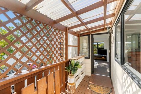 Photo of property in 6 Rautawhiri Road, Helensville, 0800