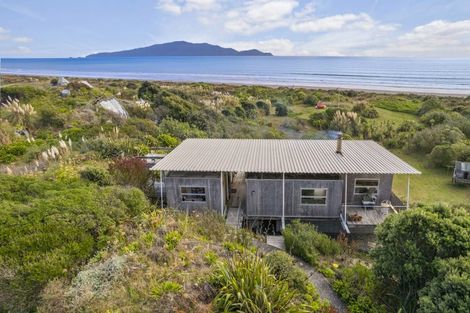Photo of property in 64 Paetawa Road, Peka Peka, Waikanae, 5391