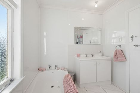 Photo of property in 32 Botanical Road, Takaro, Palmerston North, 4412
