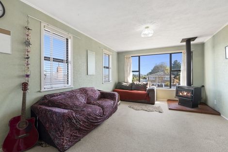 Photo of property in 24 School Road, Te Atatu South, Auckland, 0610
