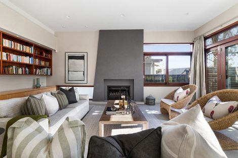 Photo of property in 1a Gillean Street, Havelock North, 4130