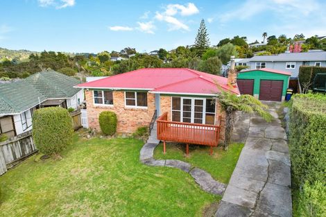 Photo of property in 43 Taupo Street, Green Bay, Auckland, 0604