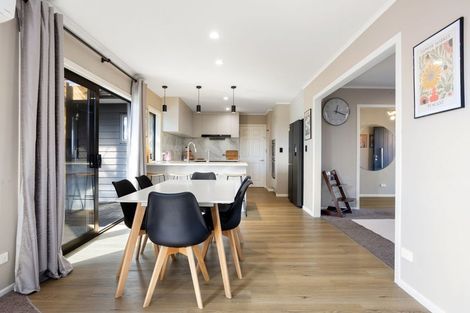 Photo of property in 5 Ruske Place, Grandview Heights, Hamilton, 3200