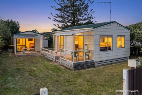 Photo of property in 50 Park Avenue, Waitarere Beach, Levin, 5510