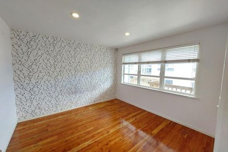 Photo of property in 2/70 Hogans Road, Glenfield, Auckland, 0629