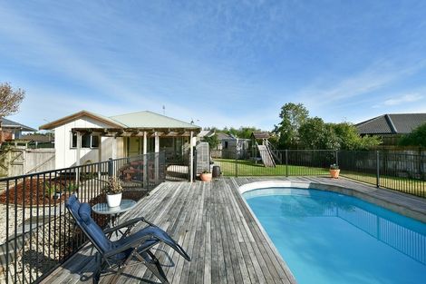 Photo of property in 20 Aitkenhead Court, Parakai, 0830