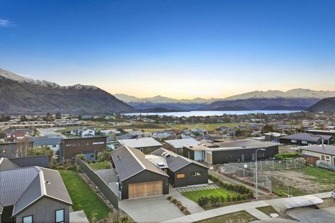 Photo of property in 39 Farrant Drive, Wanaka, 9305
