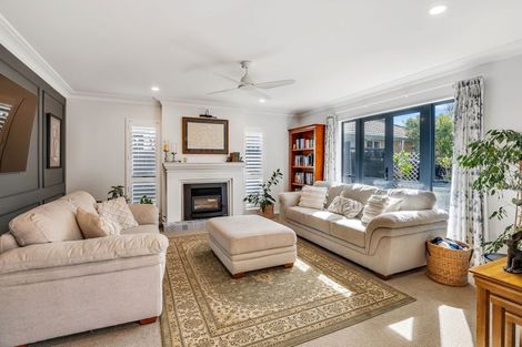 Photo of property in 3 San Ambrosio Rise, Henderson, Auckland, 0612