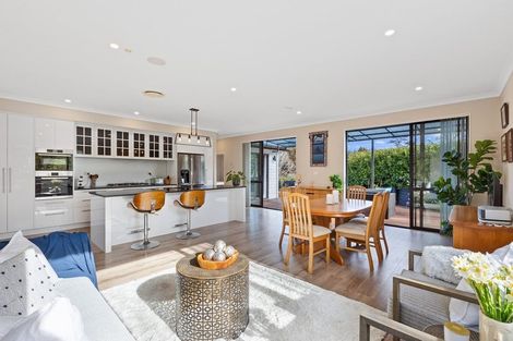 Photo of property in 39 Syd Grant Crescent, Orewa, 0931
